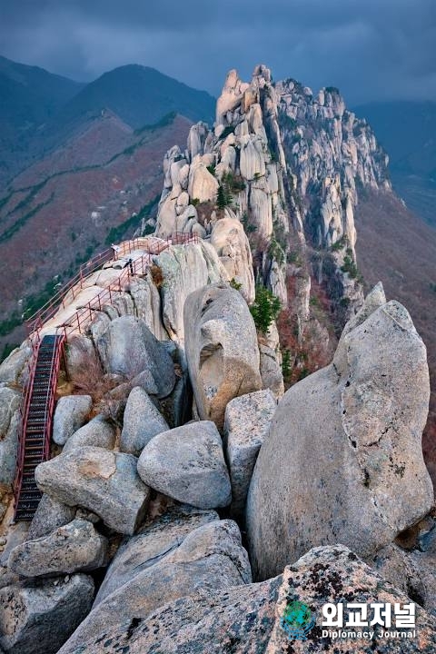 &nbsp;&nbsp;Ulsanbawi Rock in Serak Mountain