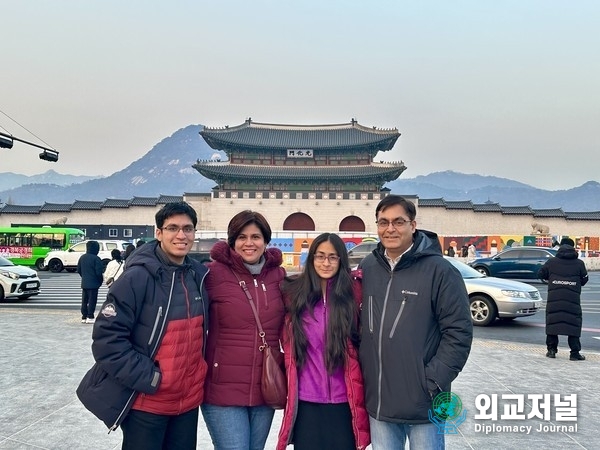 Ambassador Amit Kumar of India (far right) and his family members take a photo in front of Gwanghwamun in Seoul.