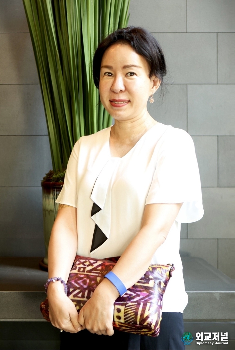 &nbsp;The handbag in the hand of Ms. Lee Kyungsun, CEO of Ripresa, is also a product developed by Ripresa.