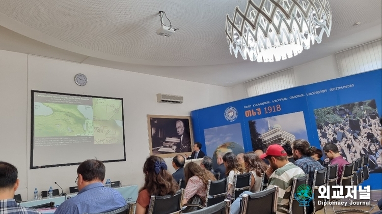 Professor Jeong Bae Park delivers a captivating lecture at the prestigious Tiblish State University in Georgia, enlightening the audience with his profound expertise and scholarly insights.