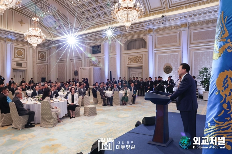 President Yoon Suk-yeol delivers a speech at a luncheon for independence fighters and bereaved families at the President’s Guest House on Aug. 9. / Courtesy of the President’s Office