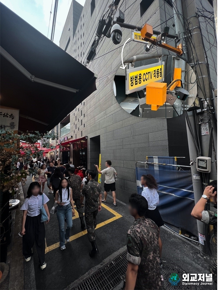 Vueron's LiDAR-based crowd analysis solution installed in Jongno-gu, Seoul (installed under CCTV)