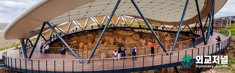 .&nbsp;&nbsp; Göbeklitepe in Turkiye is a zero point of human civilization.