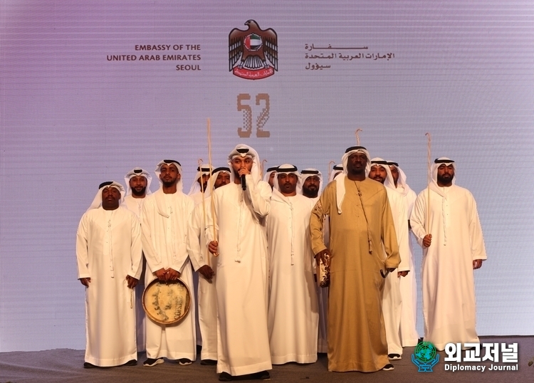 A UAE band presents the country’s traditional dance at a reception celebrating the 52nd UAE National Day held at Hotel Shilla in Seoul&nbsp;