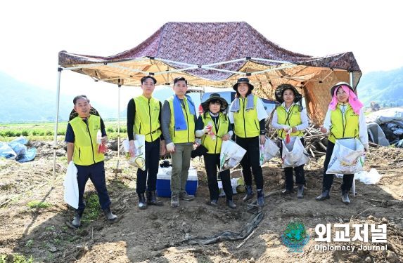 의정부시의회, 의정부시 자매도시 괴산군 찾아 수해복구 지원 구슬땀 흘려