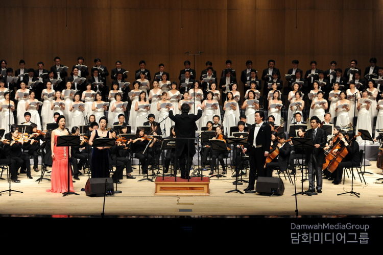 2011년 12월 칸타타 한강 초연의 모습 (세종문화회관대극장)