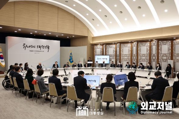 윤석열 대통령은 국민통합 추진성과 및 전략 보고회에 참석했다.