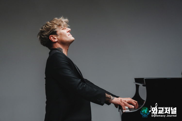 (사진= 피아니스트 막심 므라비차)