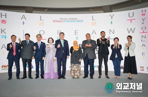 한-말레이시아 동방정책 40주년 계기 한류전시회 개막식 참석