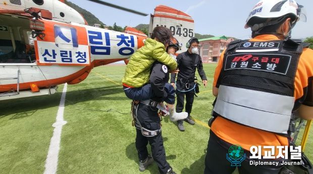 강릉산림항공관리소, 설악산(봉정암) 60대 발목부상 환자 구조