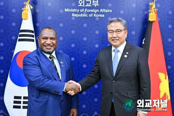 박진 외교부장관, 한-파푸아뉴기니 외교장관 약식 회동