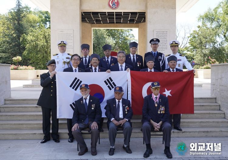 박진 외교부장관,한국전쟁 참전 용사 위로