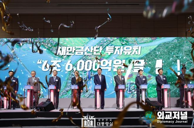 8월 2일 윤석열 대통령은 새만금 이차전지 투자협약식에 참석했다.