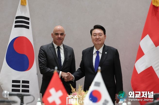 9월 20일 윤석열 대통령은 알랭 베르세 스위스 대통령과 한-스위스 정상회담을 가졌다.