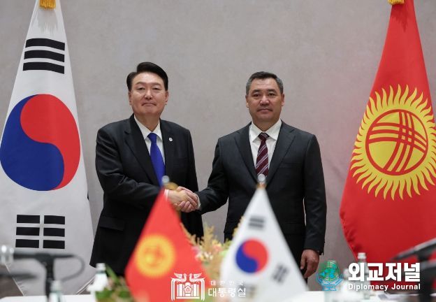 9월 20일 윤석열 대통령은 사디르 자파로프 키르기스스탄 대통령과 한-키르기스스탄 정상회담을 가졌다.