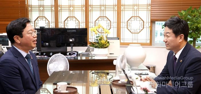 경기도의회 김진경 의장, 김승원 민주당 경기도당위원장 접견 “경기도 발전, 지방자치 강화 위한 협력 다짐”