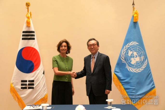 아줄레 사무총장과 조태열 외교부 장관