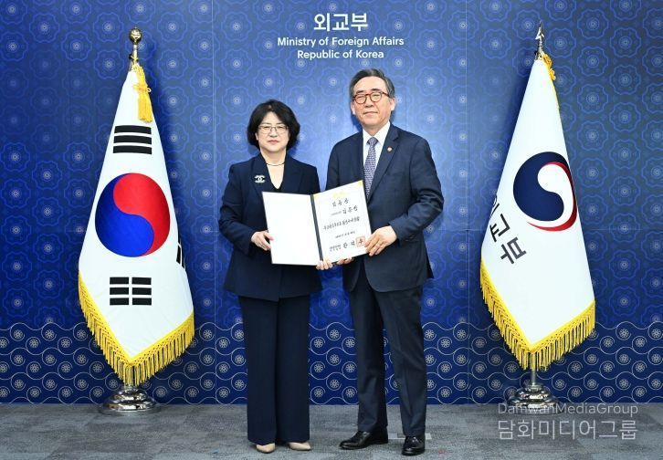 신임 총영사 임용장 전수식