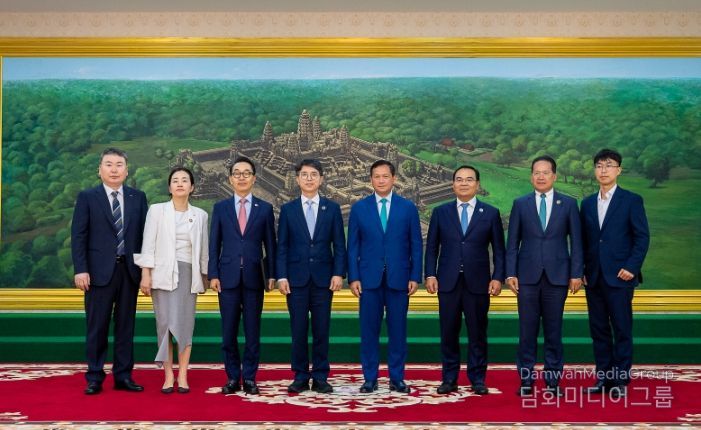 캄보디아 훈 마넷 총리 등 대표단과 우리나라 대표단